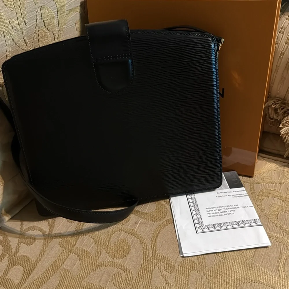 LOUIS VUITTON Capucines Black EPI Leather Women's Shoulder Bag - Picture 3 of 17